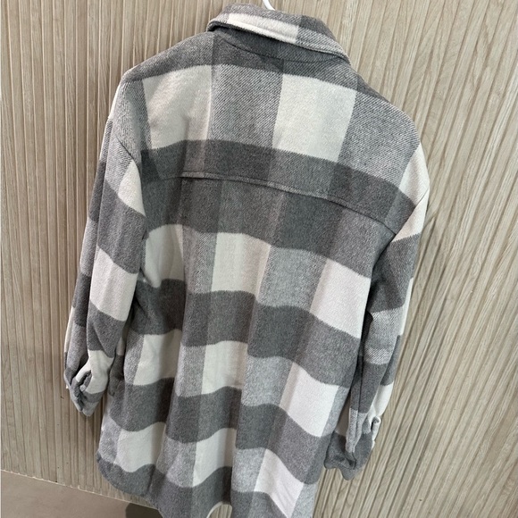Grey & White Buffalo Check Shacket Sz Small Love Tree Oversized - Picture 7 of 8